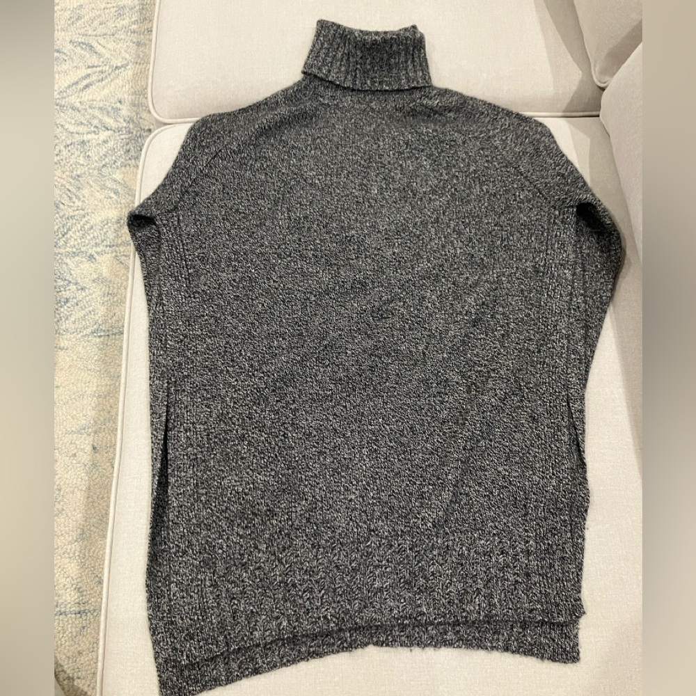 Women’s Aqua 100% cashmere Charcoal Turtleneck Sweater with side slits